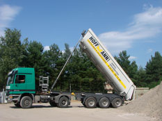 Container und Selbstlader &ndash; Sattelzug-3